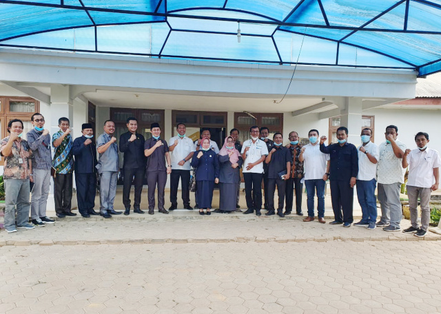 Foto Bersama DPRD Kabupaten Muara Enim Bersama Staf PTPN VII Unit Sungai Lengi, Usai Reses Ke-2 DPRD Kabupaten Muara Enim di Daerah Pemilihan 1