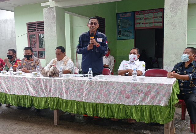 Sekretaris Dinas PMD Muba Drs Deni Sukmana MSi, saat memberikan arahan kepada pengemin di Desa Epil