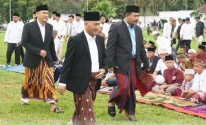 Anggota dan Sekretaris DPRD Muba Shalat Ied Bersama Pemkab Muba dan Warga Sekayu