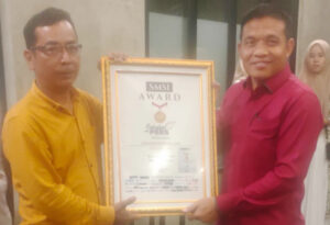 Penyerahan Anugrah SMSI "Sahabat Pers" Oleh Dewan Penasihat SMSI Banyuasin Kepada PT Medco